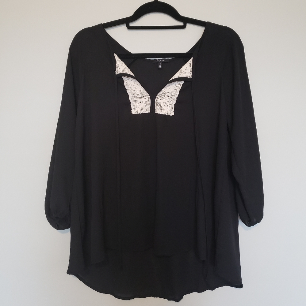 Monteau Black top with lace